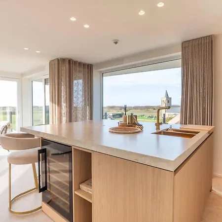 Deluxe Brand New Duplex For 4 *